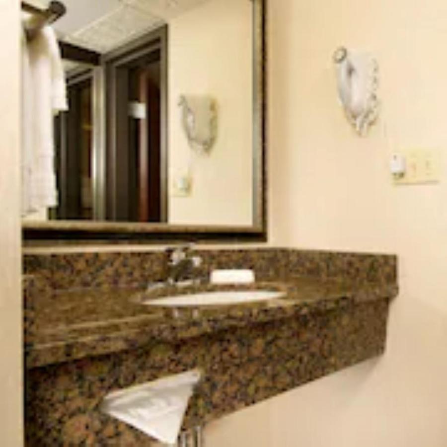 Hotel Lotus Kansas City Merriam Εξωτερικό φωτογραφία