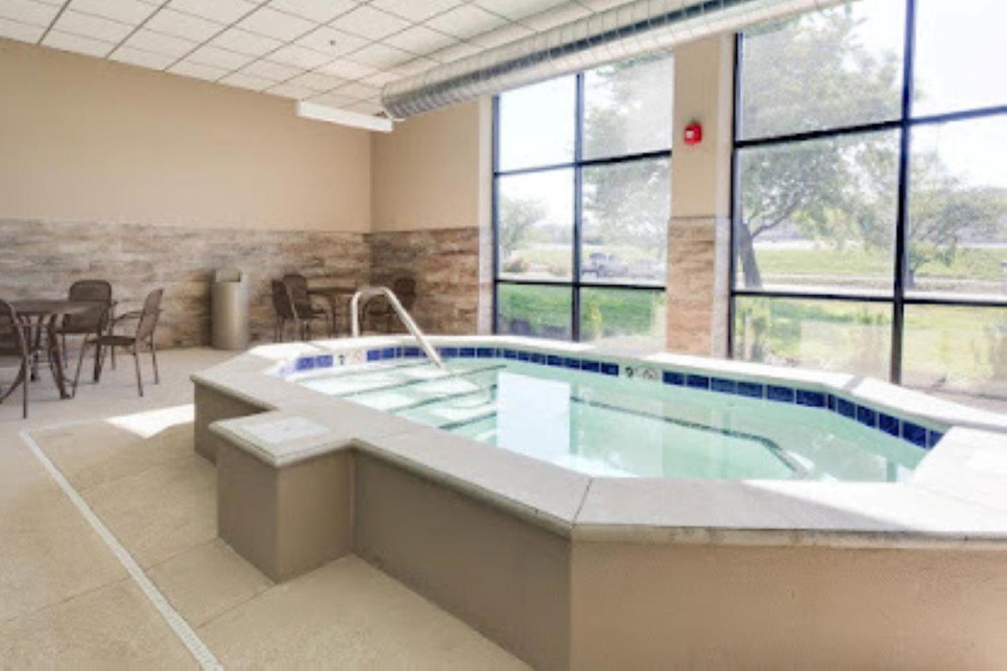 Hotel Lotus Kansas City Merriam Εξωτερικό φωτογραφία